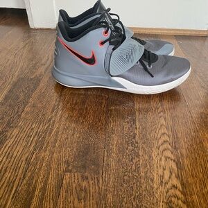 Nike Kyrie Flytrap III Cool Gray Athletic Shoes with Padded Collar
